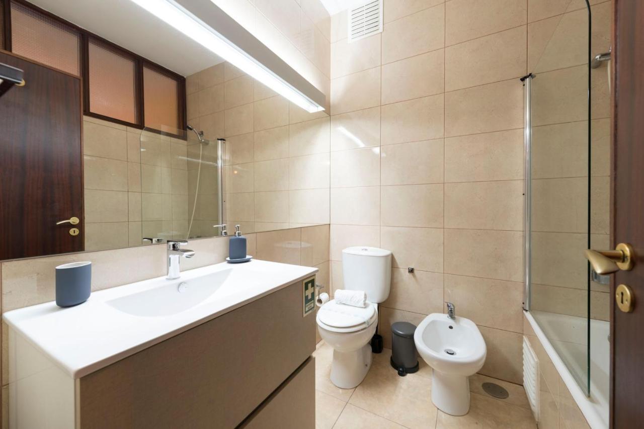 Lovelystay - Serralves Apartment With Free Parking Porto Luaran gambar